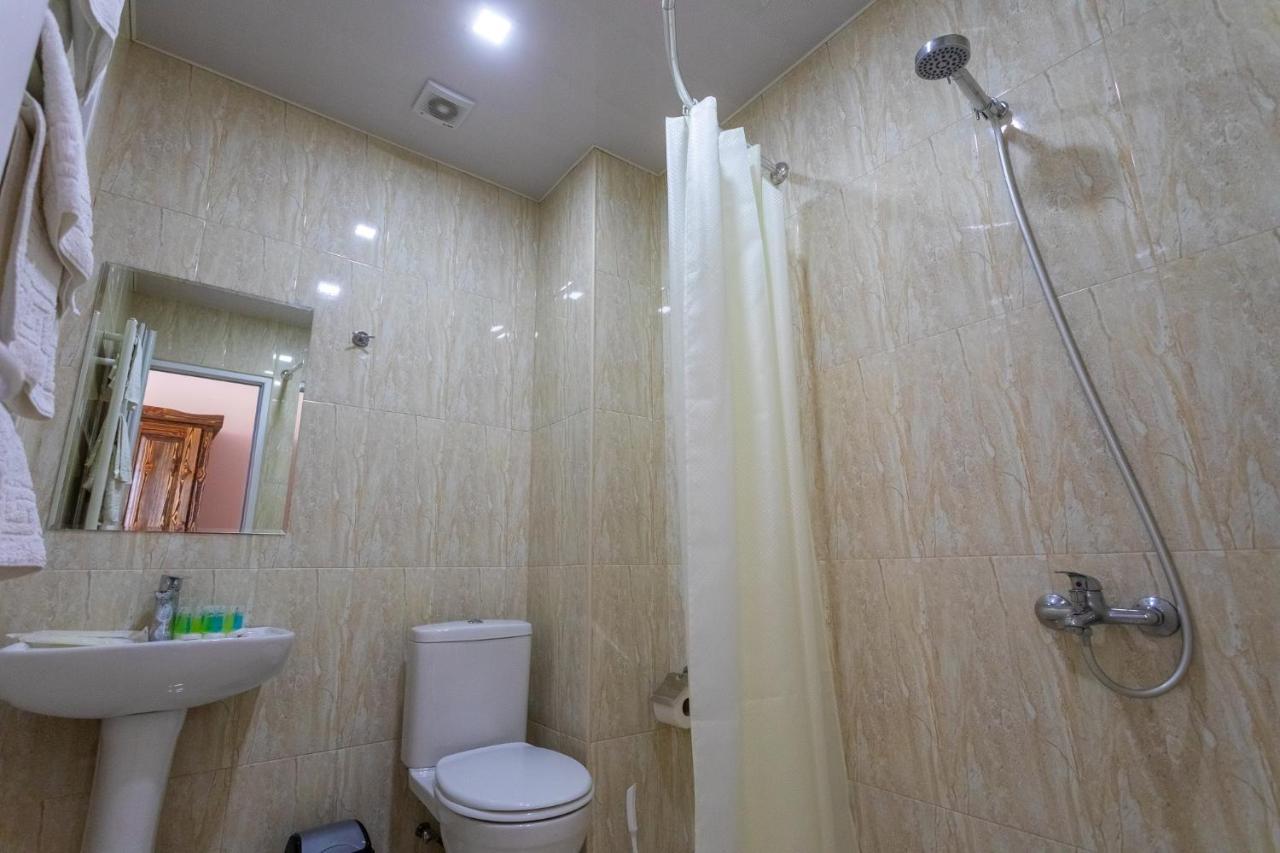 Hotel Phasis คูทายสิ ภายนอก รูปภาพ