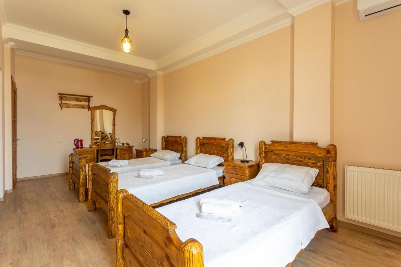 Hotel Phasis คูทายสิ ภายนอก รูปภาพ