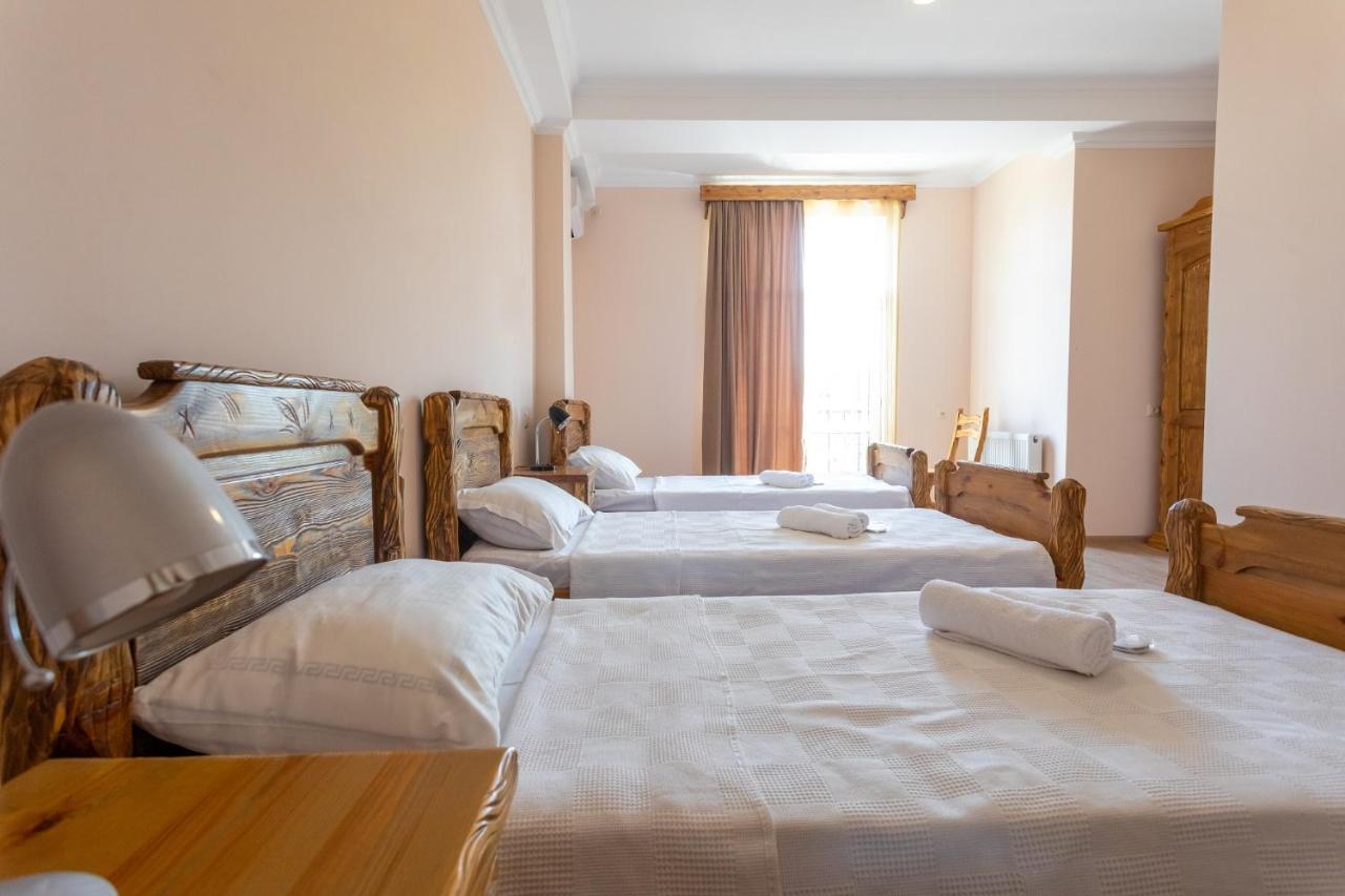 Hotel Phasis คูทายสิ ภายนอก รูปภาพ