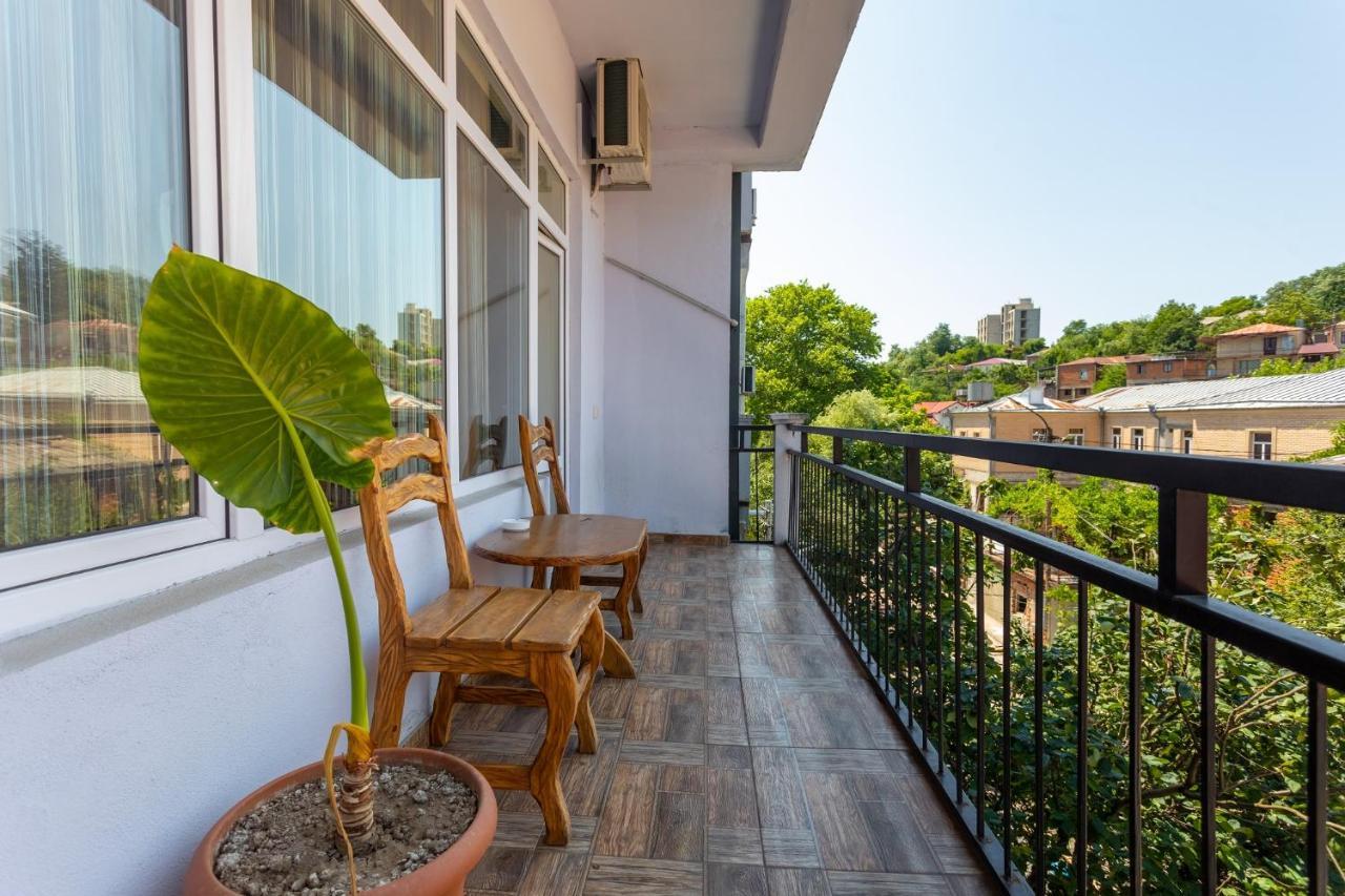 Hotel Phasis คูทายสิ ภายนอก รูปภาพ