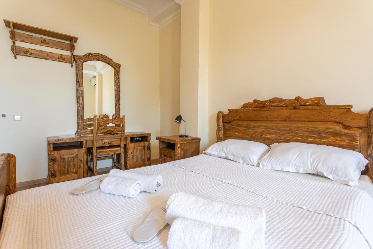 Hotel Phasis คูทายสิ ภายนอก รูปภาพ