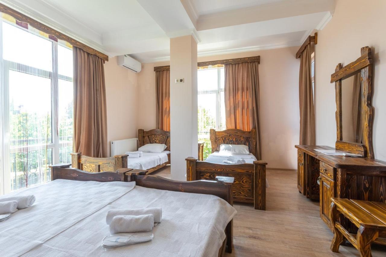 Hotel Phasis คูทายสิ ภายนอก รูปภาพ