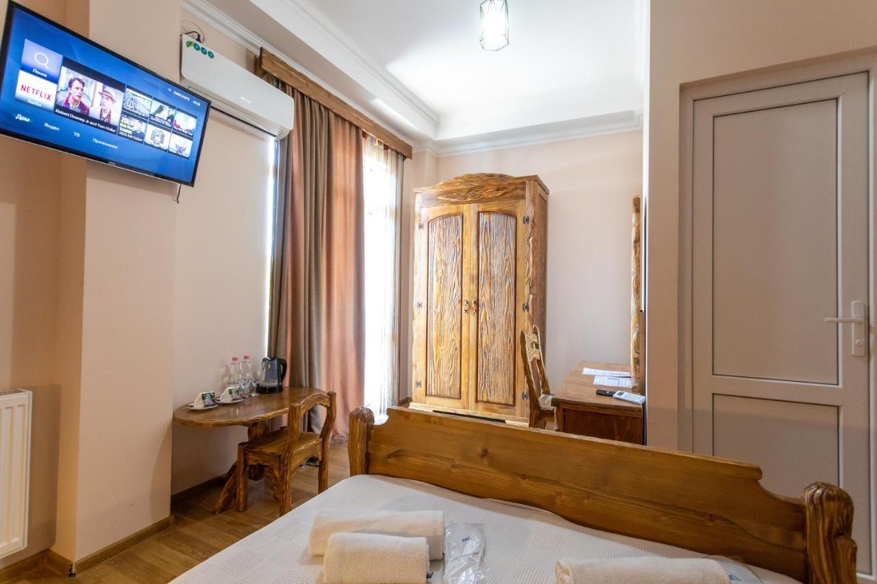 Hotel Phasis คูทายสิ ภายนอก รูปภาพ