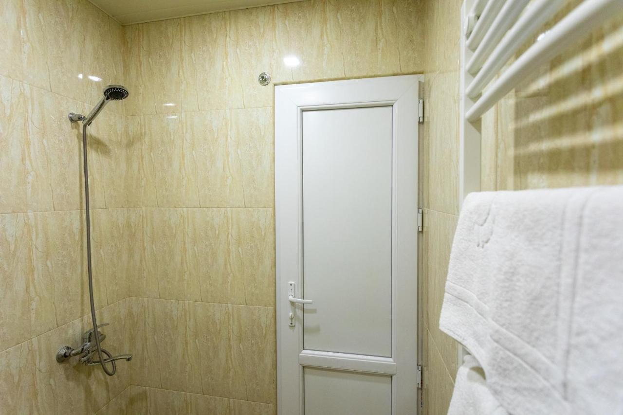 Hotel Phasis คูทายสิ ภายนอก รูปภาพ