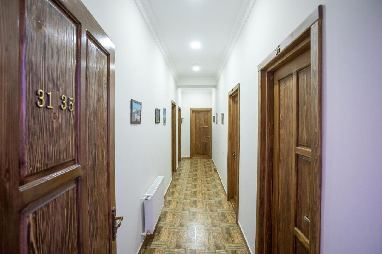 Hotel Phasis คูทายสิ ภายนอก รูปภาพ