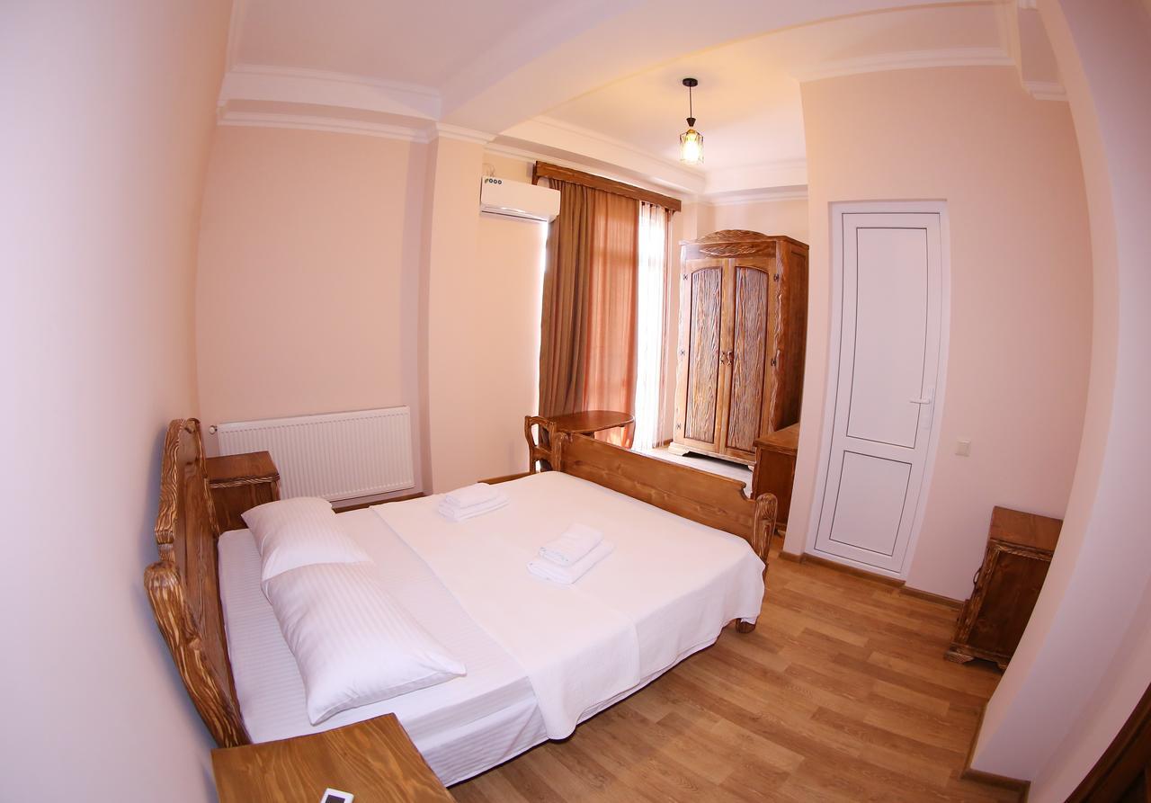 Hotel Phasis คูทายสิ ภายนอก รูปภาพ