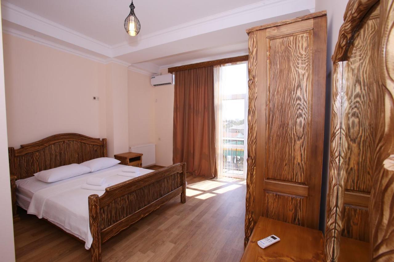Hotel Phasis คูทายสิ ภายนอก รูปภาพ